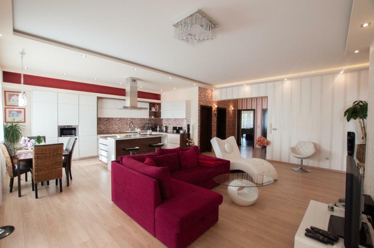 Prestige Apartment Komárno Esterno foto