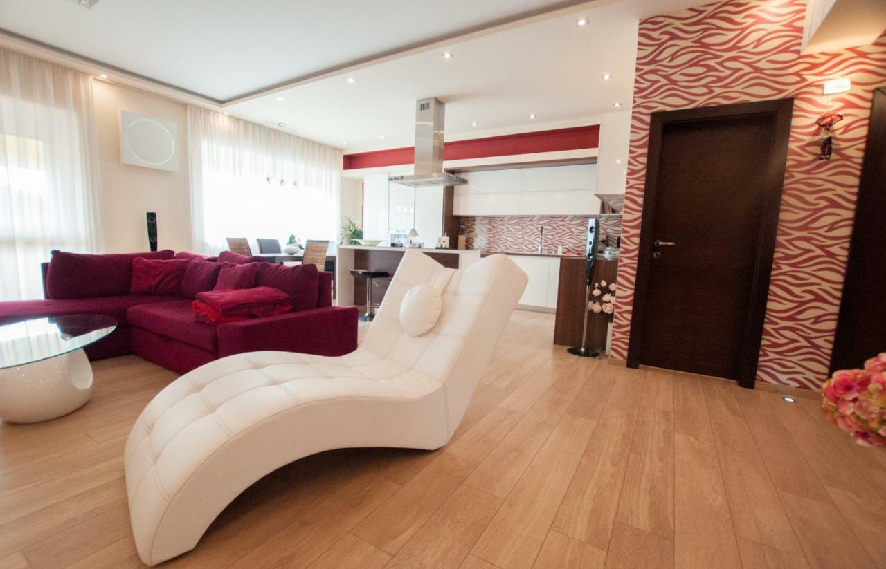 Prestige Apartment Komárno Esterno foto