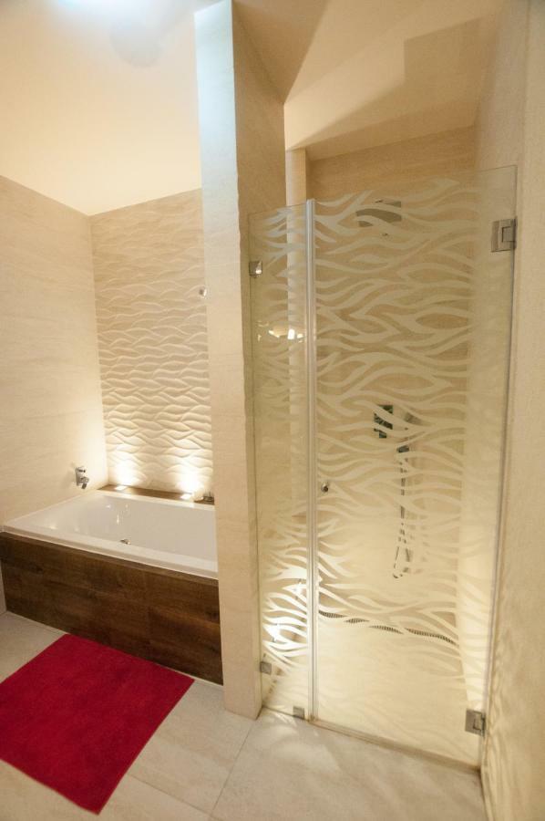 Prestige Apartment Komárno Esterno foto