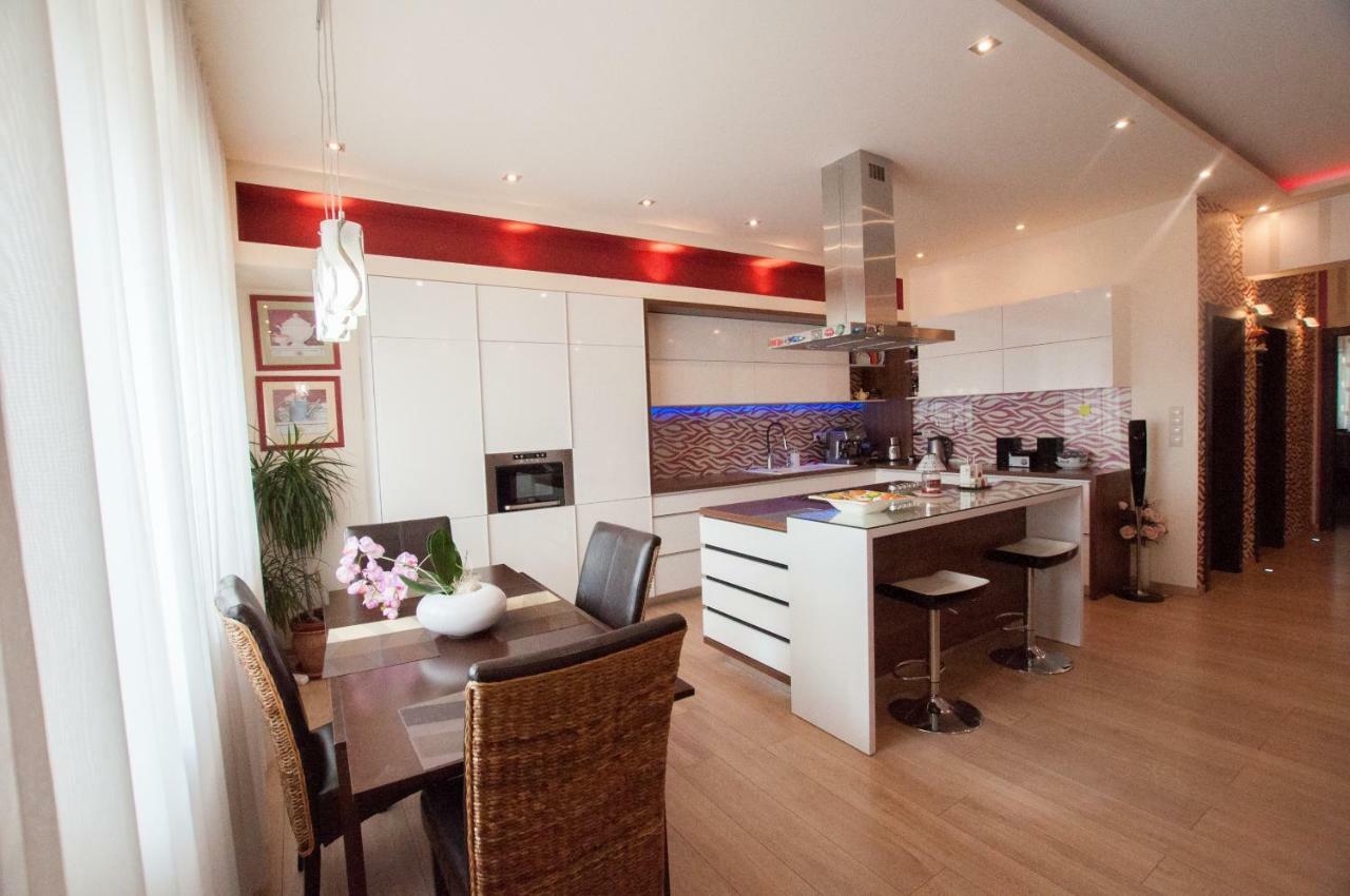 Prestige Apartment Komárno Esterno foto