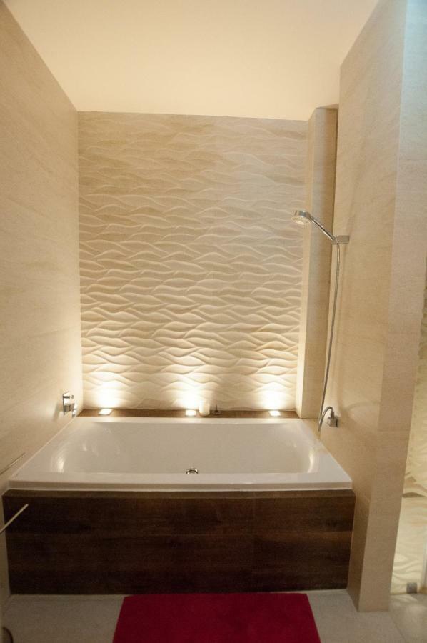 Prestige Apartment Komárno Esterno foto